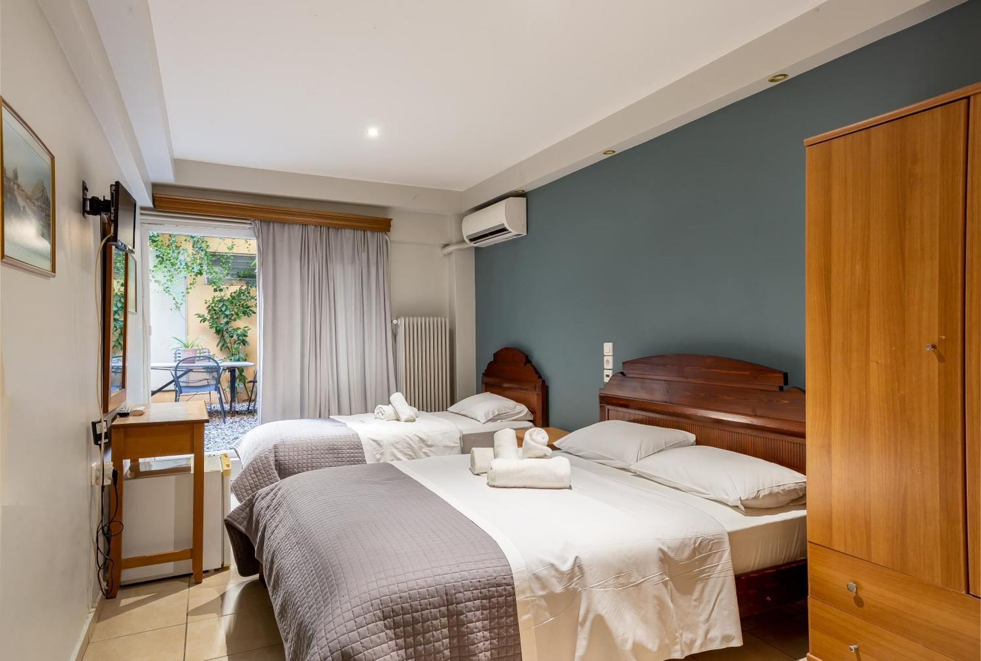 Byron Hotel 2*